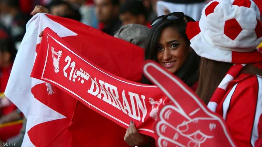 بحرينيات اكتسين بألوان العلم