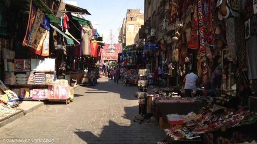 الخان و سوقه الشهير الذي كان يعج بملايين السائحين والزوار يوميا، أصبح شبه خال بسبب توقف عمليات البيع بالفترة الأخيرة