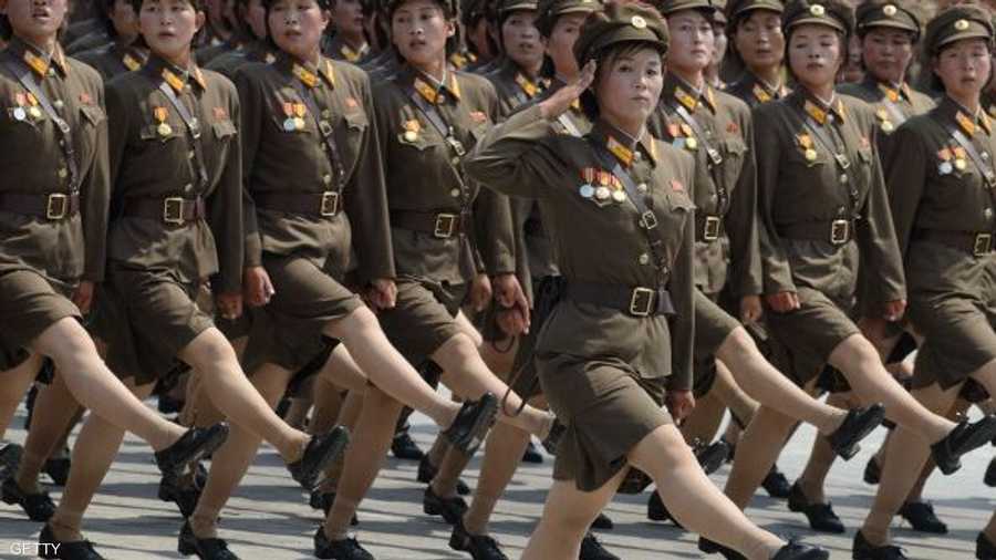عرض عسكري نسائي في بيونغ يانغ