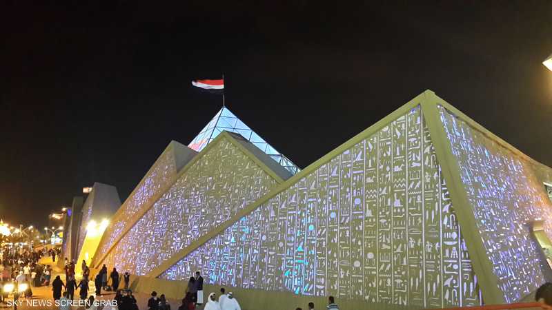 مصر الأهرام والفراعنة.. واجهة تتحدث عن حضارة عريقة