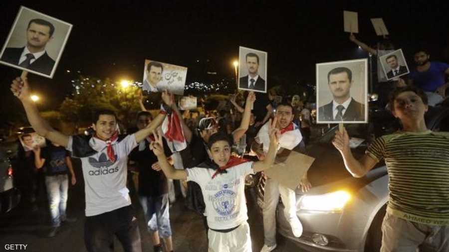 وفي يونيو، بقي بشار الأسد على رأس السلطة بسوريا في انتخابات مثيرة للجدل، إذ أجريت رغم الحرب وانقسام البلاد بين مناطق خاضعة للمعارضة وأخرى تحت سيطرة الحكومة وعدم اعتراف معظم دول العالم بها