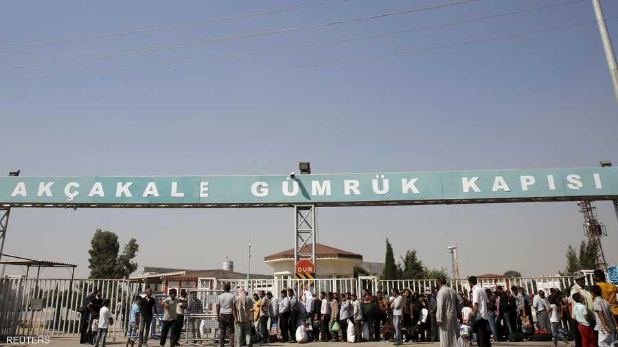 وحكومة أنقرة قررت الأربعاء فتح معبر أقجه قلعة للسماح بعودة السوريين