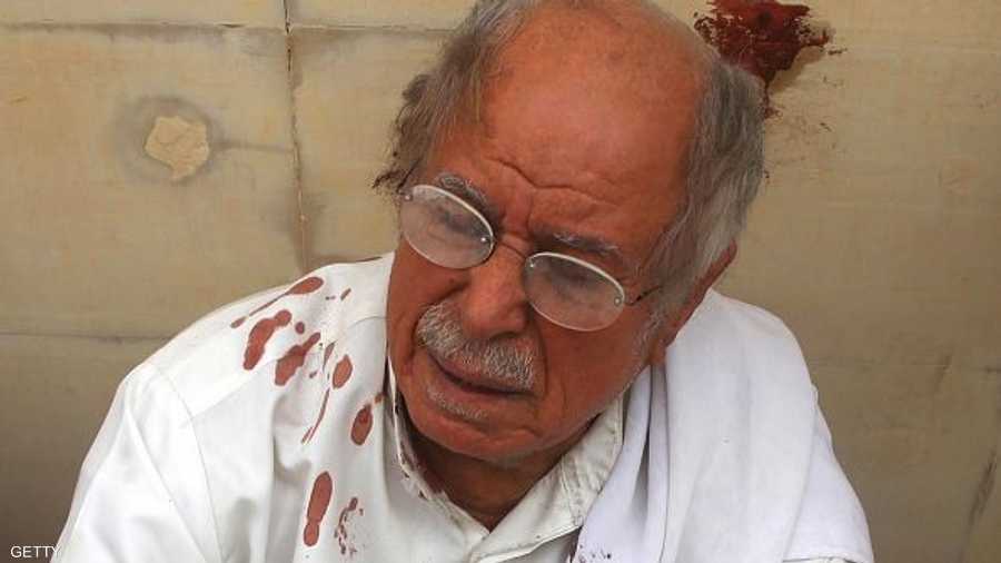 الصدمة بادية على وجه أحد الجرحى