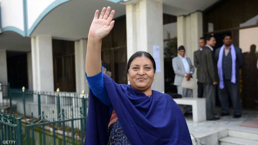 بيدهيا ديفي بهانداري رئيسة نيبال التي انتخبها البرلمان،، كأول امرأة رئيسة للدولة الواقعة في جبال الهيمالايا