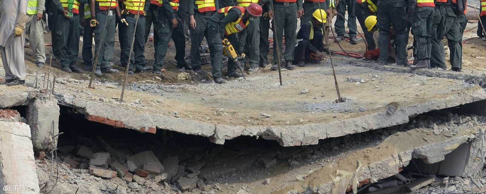 الطبقات الثلاث للمصنع سويت بالأرض تماما.