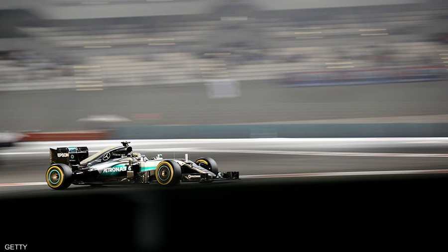 لويس هاميلتون سائق مرسيدس تفوق في التجارب الحرة الأولى