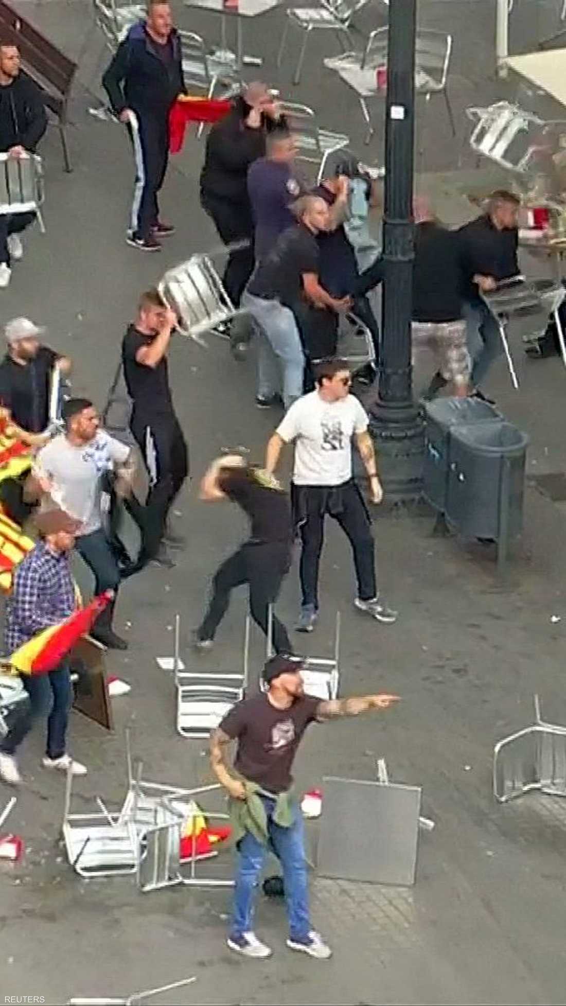 تحولت التظاهرات إلى مناوشات بين رافضي ومؤيدي الانفصال
