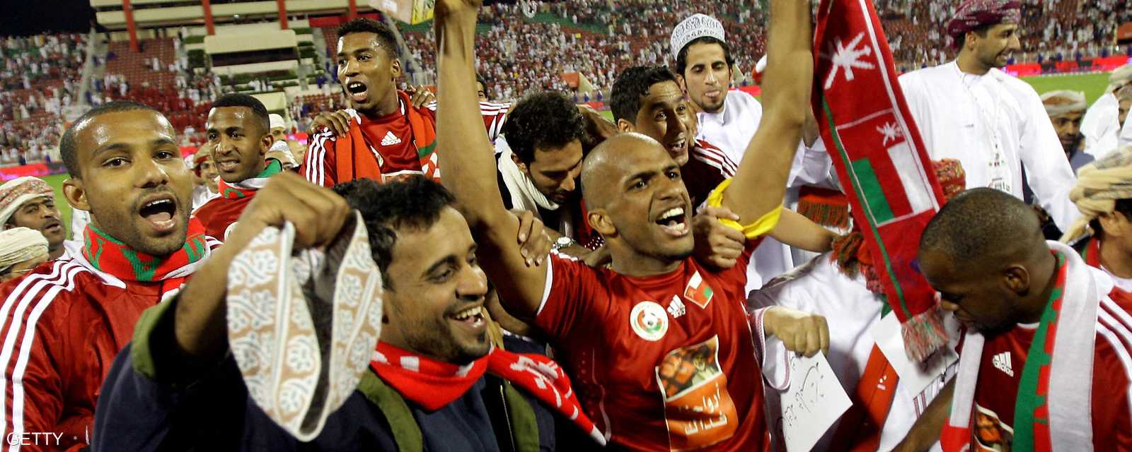 الحارس التاريخي لعمان علي الحبسي رفع الكأس في 2009