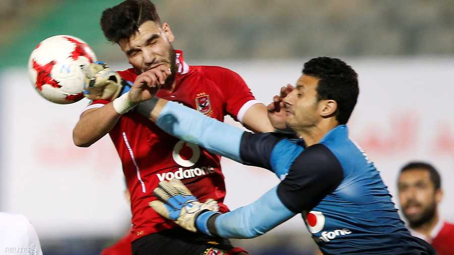 وليد أزارو أصيب خلال اللقاء بـ"نيران صديقة"