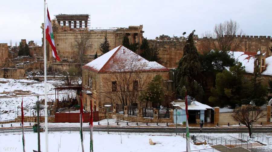 في لبنان، توقعت مصلحة الأرصاد الجوية أن يكون الطقس "غائما مع رياح شديدة"، بخاصة في شمال البلاد، يرتفع معها موج البحر لحدود خمسة أمتار.
