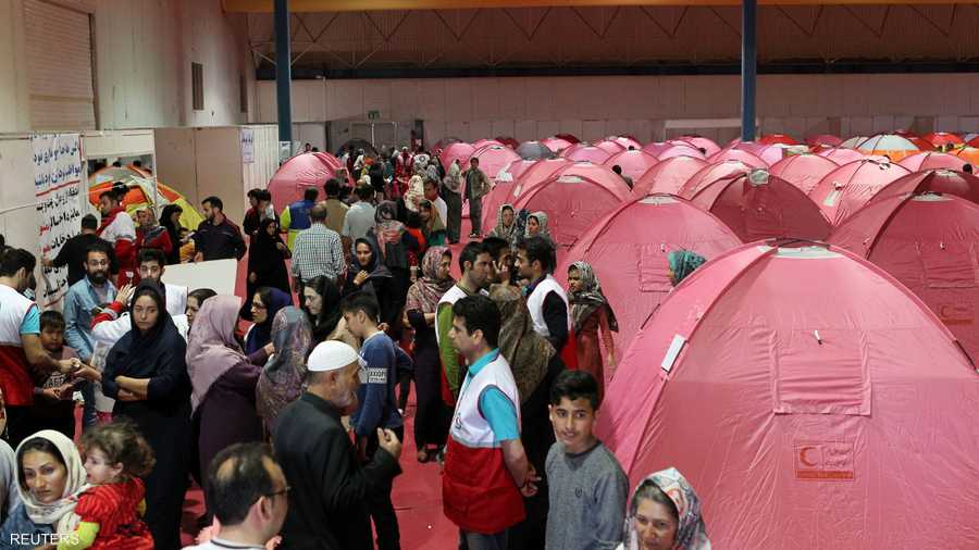 لجوء السكان إلى الملاعب في بعض المناطق المتضررة