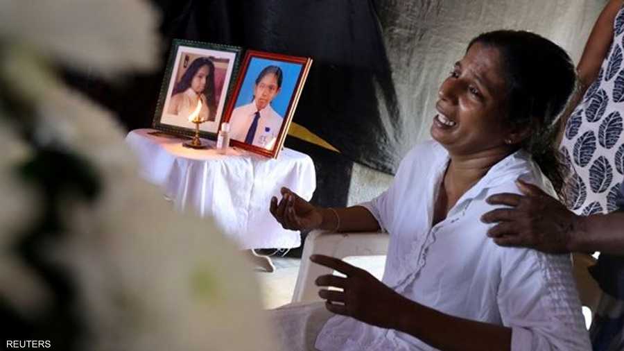 وكان رئيس الوزراء رانيل ويكرمسينغ قد رجح وقوف "جماعة التوحيد"، وراء الاعتداءات الدامية.