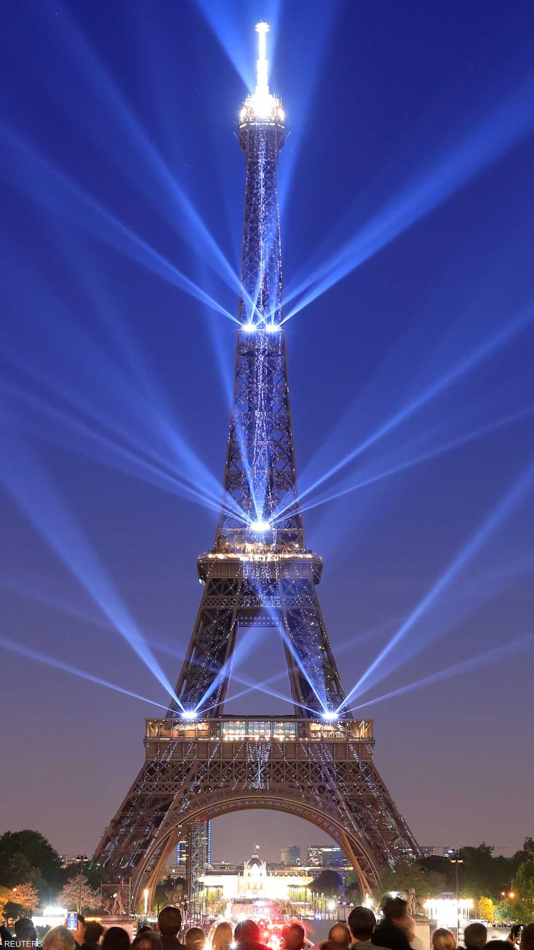 الأنوار أضاءت إيفل