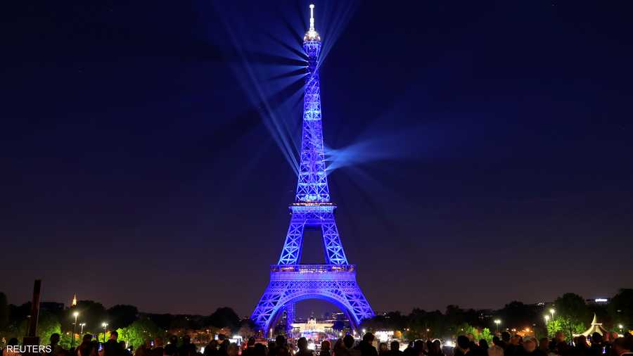 يصعد حوالي 6 ملايين شخص البرج كل عام