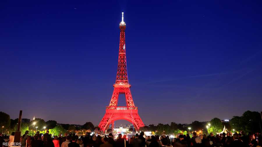 ارتفاع البرج الشهير، الملقب بالسيدة الحديدية، يبلغ 300 متر