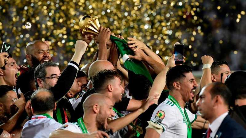 نجوم الجزائر يرفعون الكأس المستحقة بعد غياب 29 عاما