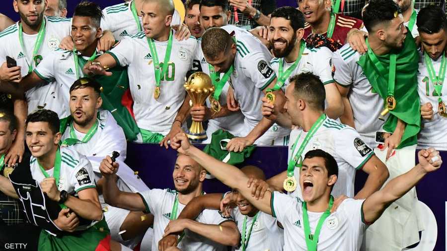 الأبطال في لقطة للتاريخ