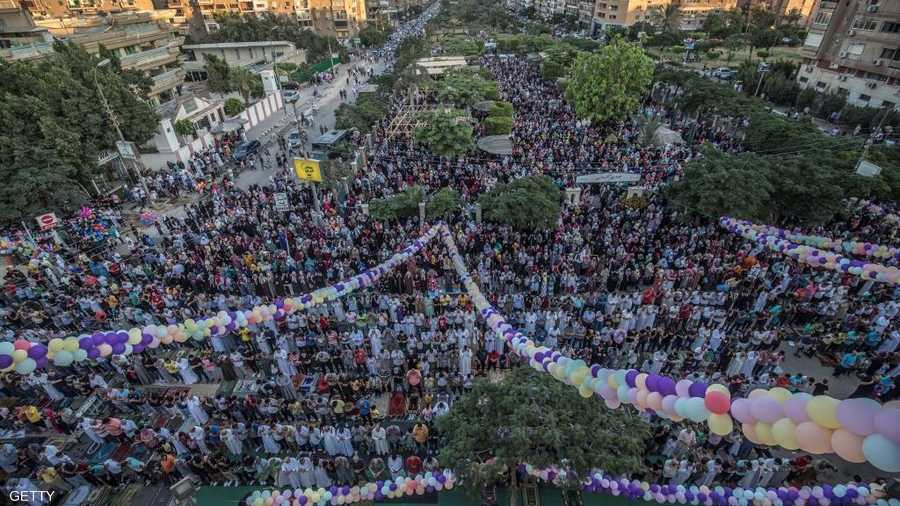 الزينة تغطي مكان أداء صلاة العيد في القاهرة