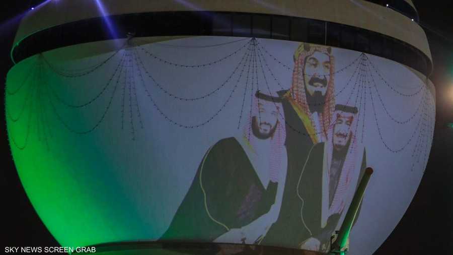صورة للملك المؤسس والملك سلمان وولي العهد