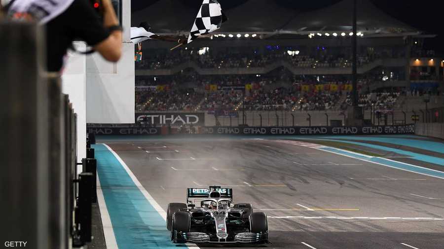 لحظة انتصار لويس هاميلتون في سباق أبوظبي.