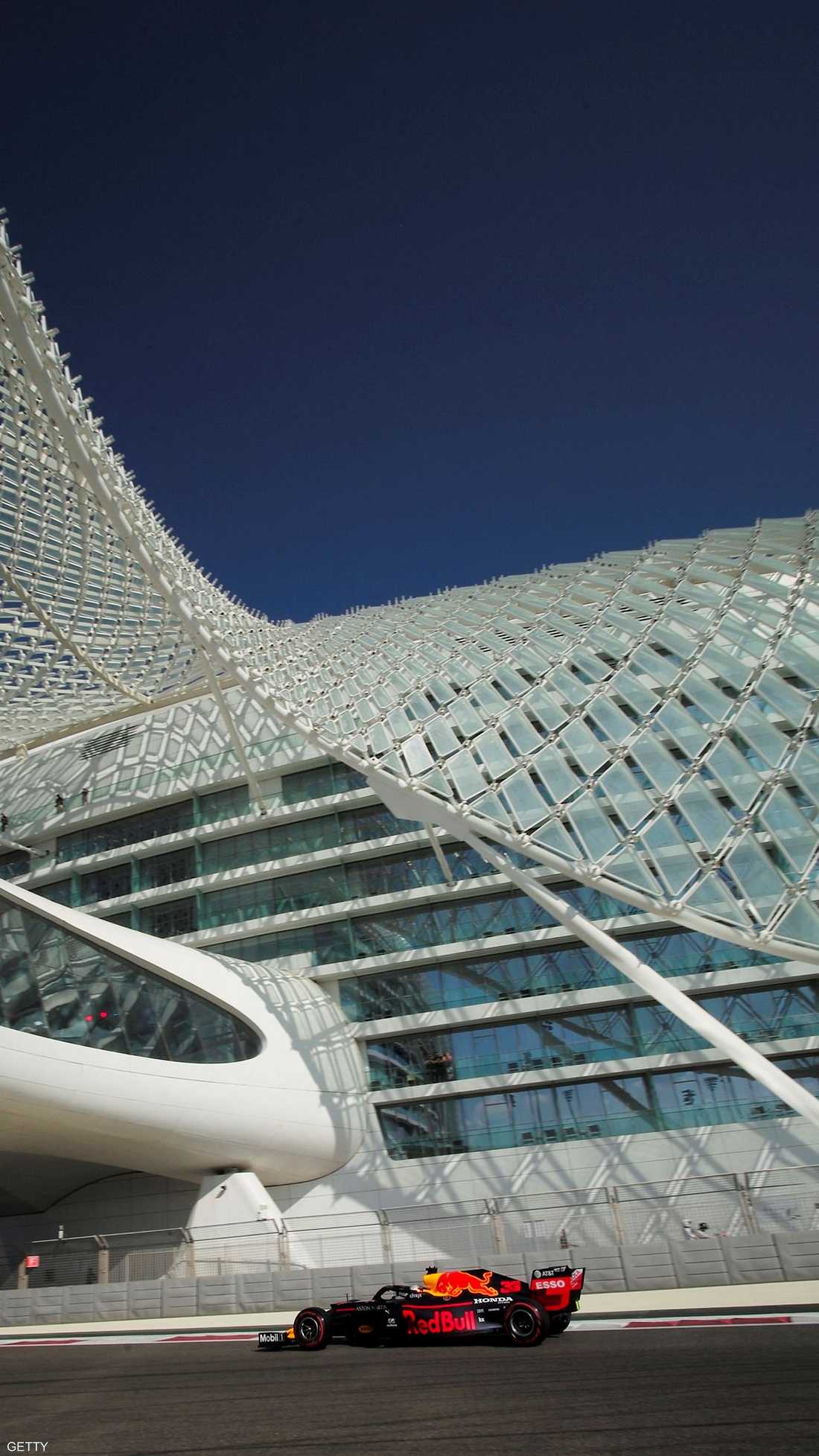 حلبة مرسى ياس.. تحفة معمارية