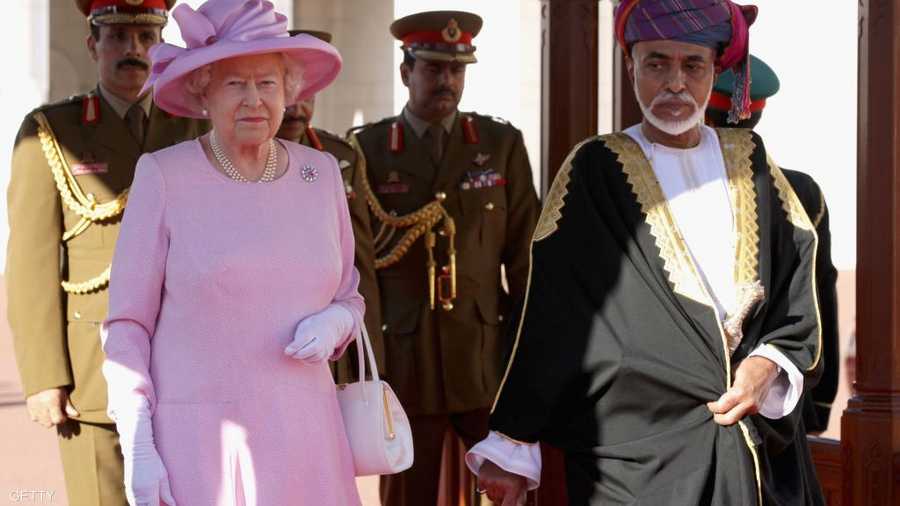وملكة بريطانيا إليزابيث الثانية