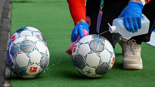 تعقيم الكرات قبل المباريات