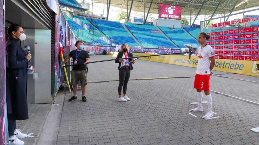 اللقاءات الصحفية عن بعد.