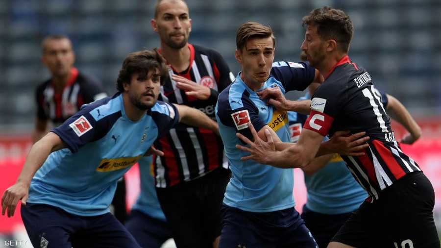 القوانين الصارمة لم تمنع الاحتكاك خلال المباريات.