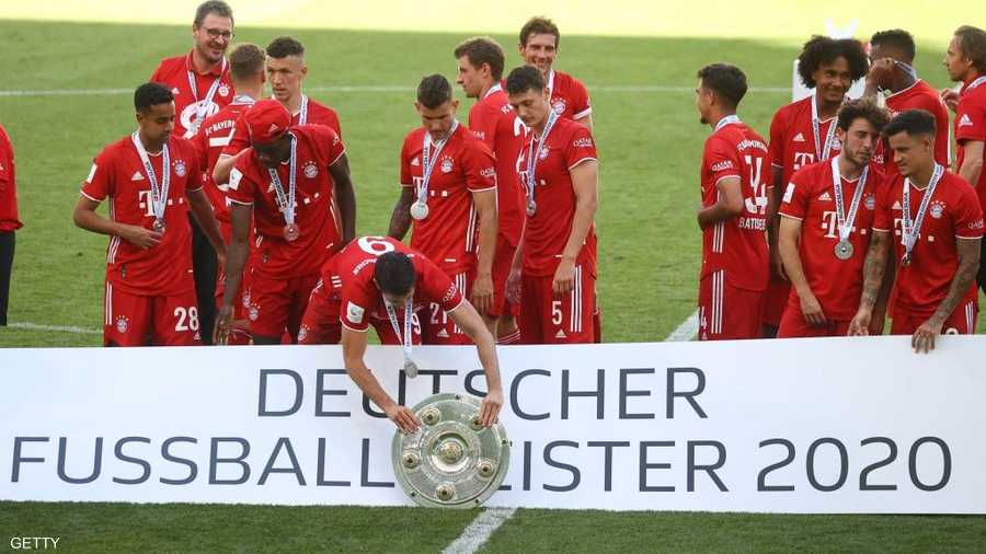 احتفال لا ينسى بتتويج للتاريخ