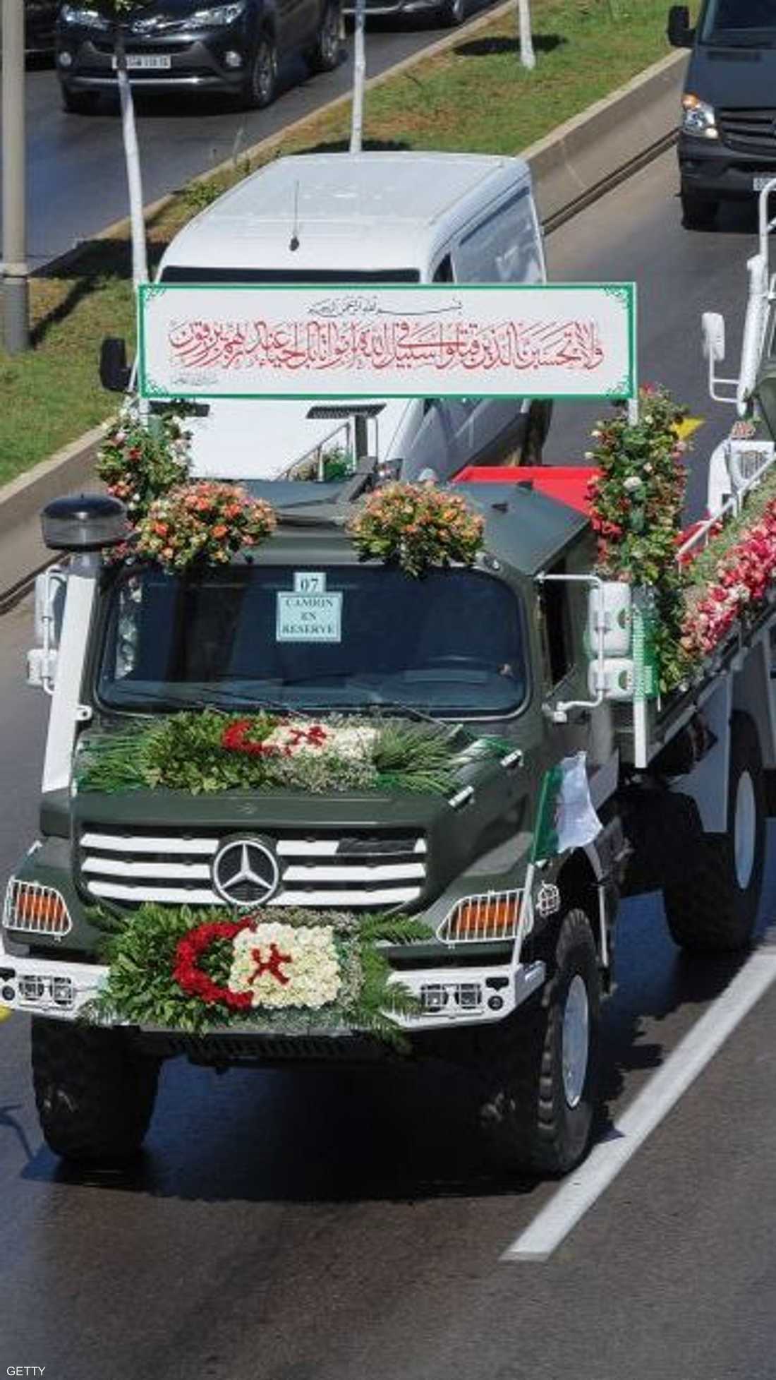 ودعت الجزائر الأحد 24 فردا من المقاومة الشعبية