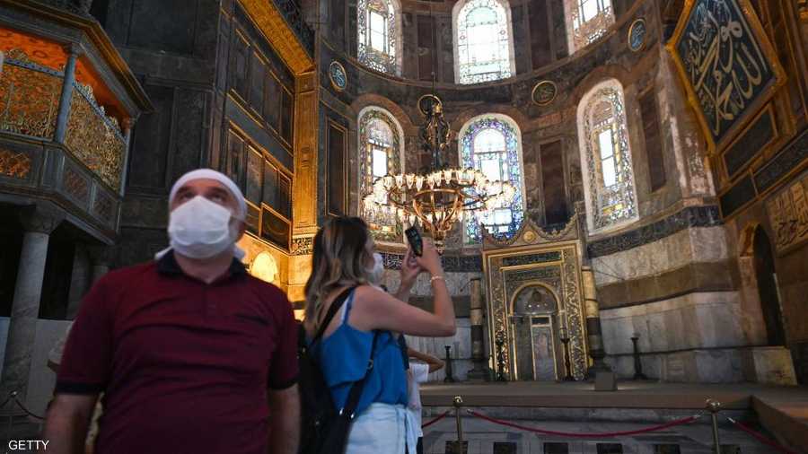 بنيت كاتدرائية آيا صوفيا في القرن السادس عند مدخل مضيق البوسفور في إسطنبول، وكانت محطة لتتويج الأباطرة البيزنطيين.