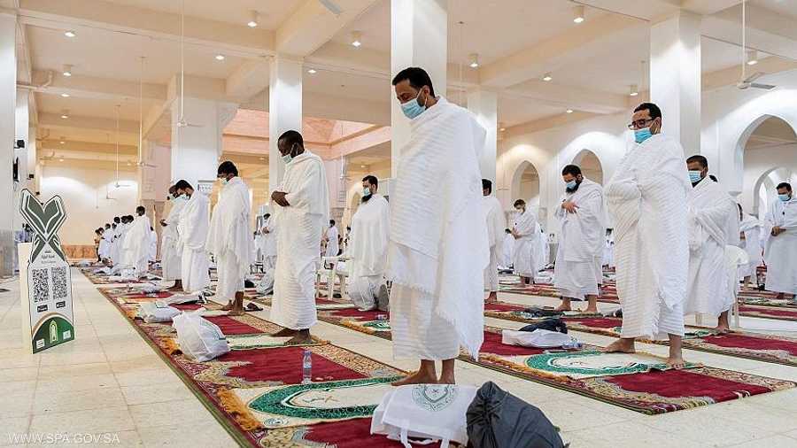 طبقت السعودية إجراءات احترازية وصحية، وتشديد تحقيق التباعد المكاني، لضمان سلامة الحجاج والكوادر المشاركة في خدمتهم.