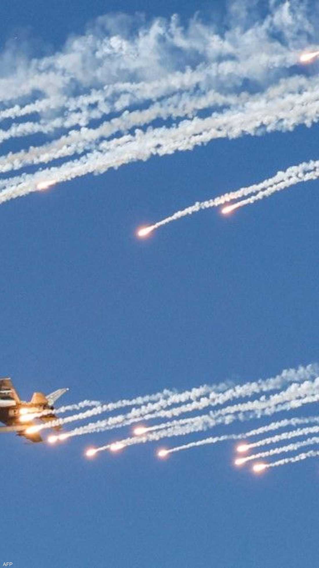 استعراض جوي في معرض دبي للطيران 2021