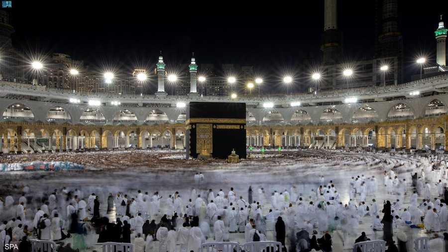 اكتظ المسجد الحرام منذ الصباح الباكر من هذا اليوم بالمصلين