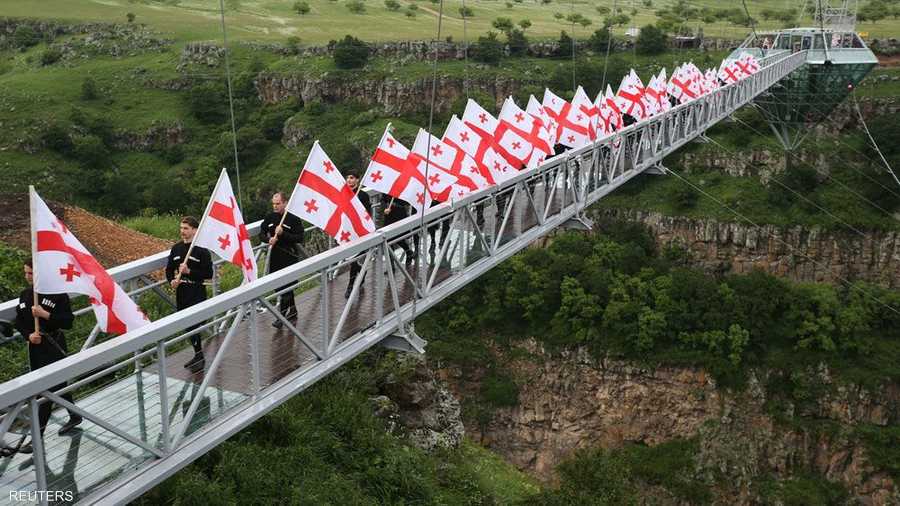 افتتاح الجسر أمام الزوار جاء في ذات اليوم الذي أعلنت فيه جورجيا عن إلغاء كافة المتطلبات والإجراءات المفروضة من جرّاء تفشي فيروس كورونا أمام السياح.