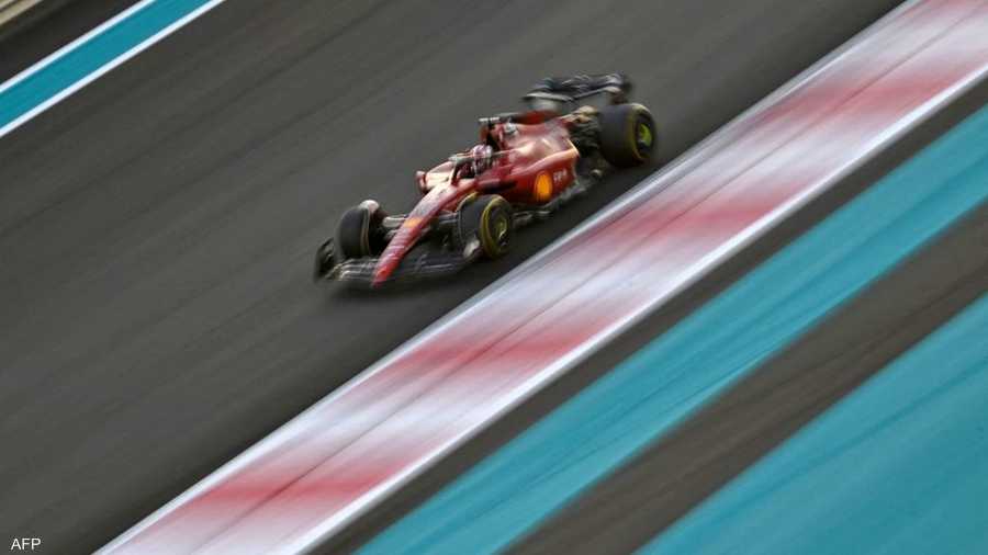 موناكو تشارلز لوكليرك يقود سيارته خلال جلسة التدريب