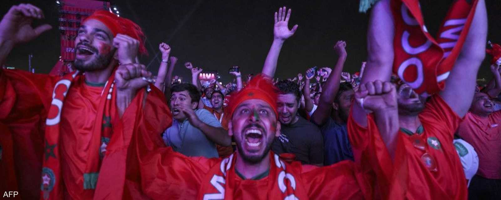 احتفل المغاربة بفوز منتخبهم التاريخي على إسبانيا الثلاثاء