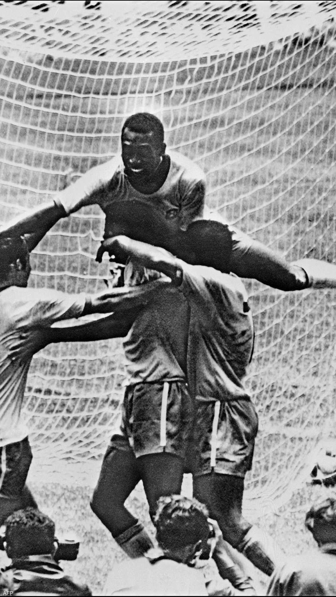 بيليه في لقطة كروية