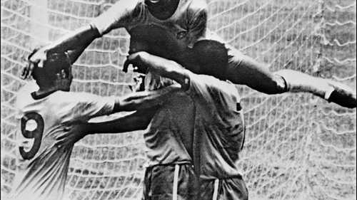 بيليه في لقطة كروية