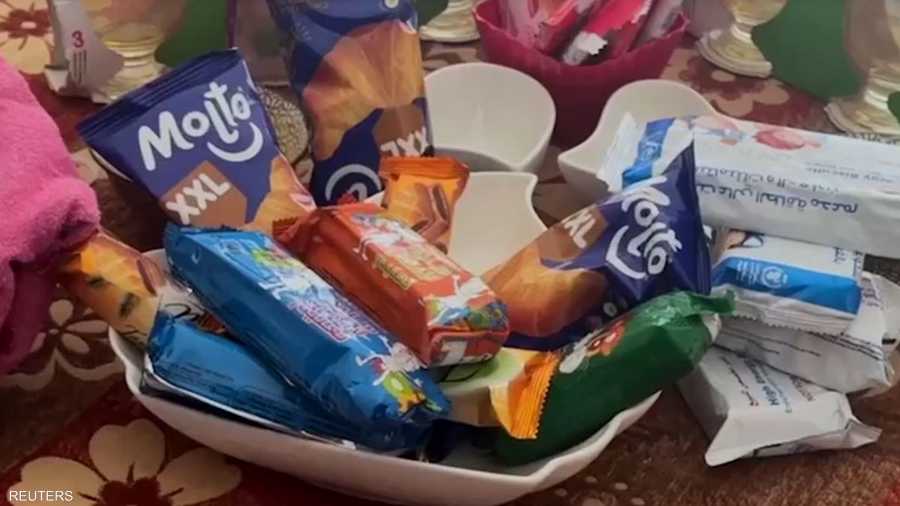 قرى الزفاف بوليمة متواضعة