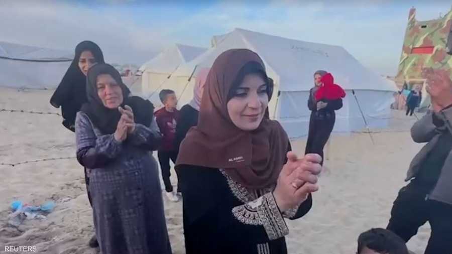 بصيص من فرحة الأهل والأقارب بالزفاف