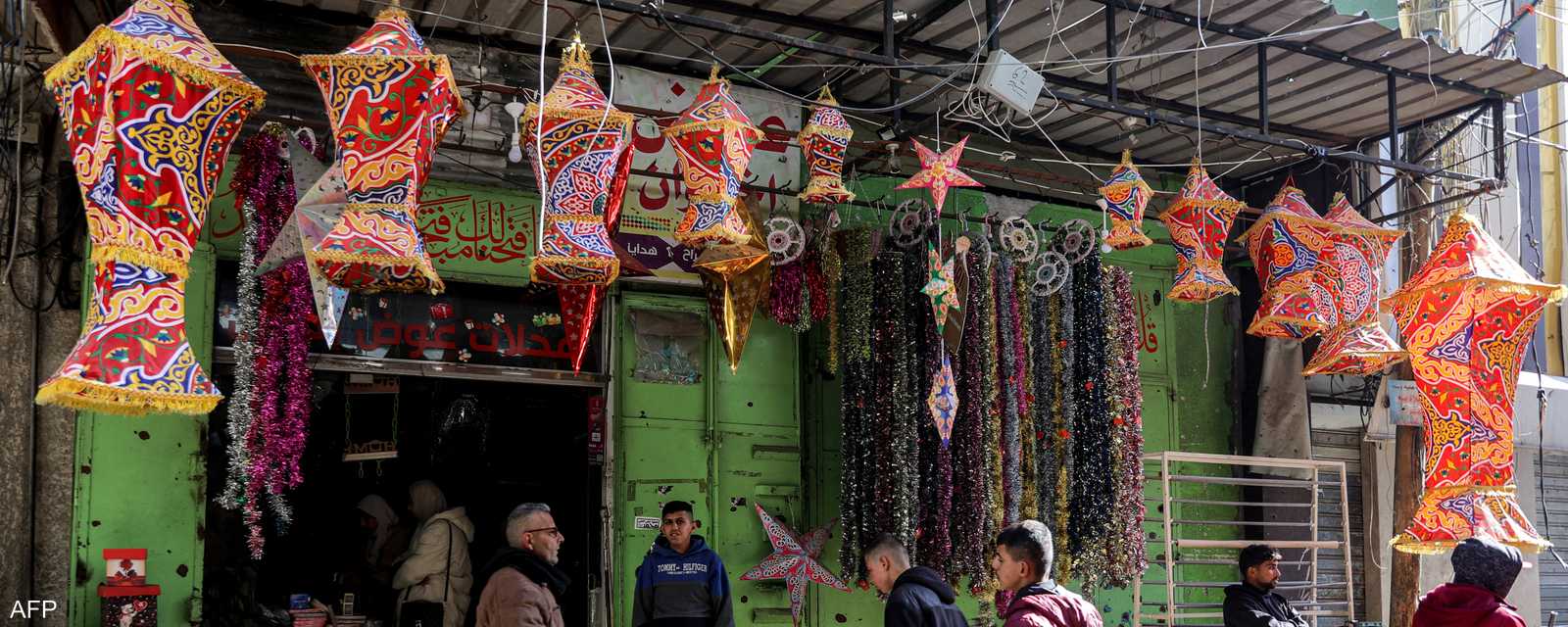 "هل هلالك يا رمضان".. وسط الدمار في قطاع غزة