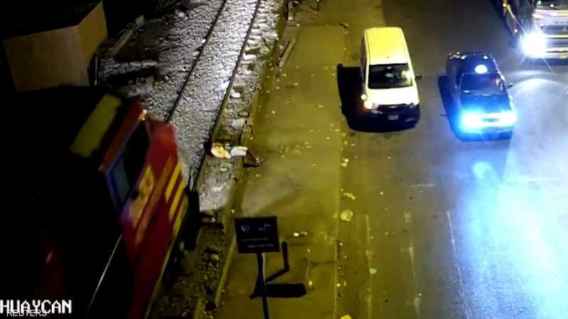 شاب ينجو بأعجوبة بعد أن دهسه قطار في ليما
