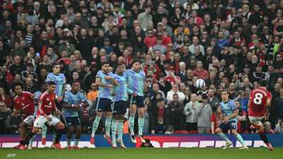 تعادل أرسنال ومانشستر يونايتد يقرّب ليفربول من حسم الدوري