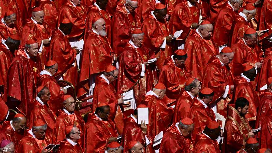 الكرادلة يحضرون مراسم جنازة البابا الراحل