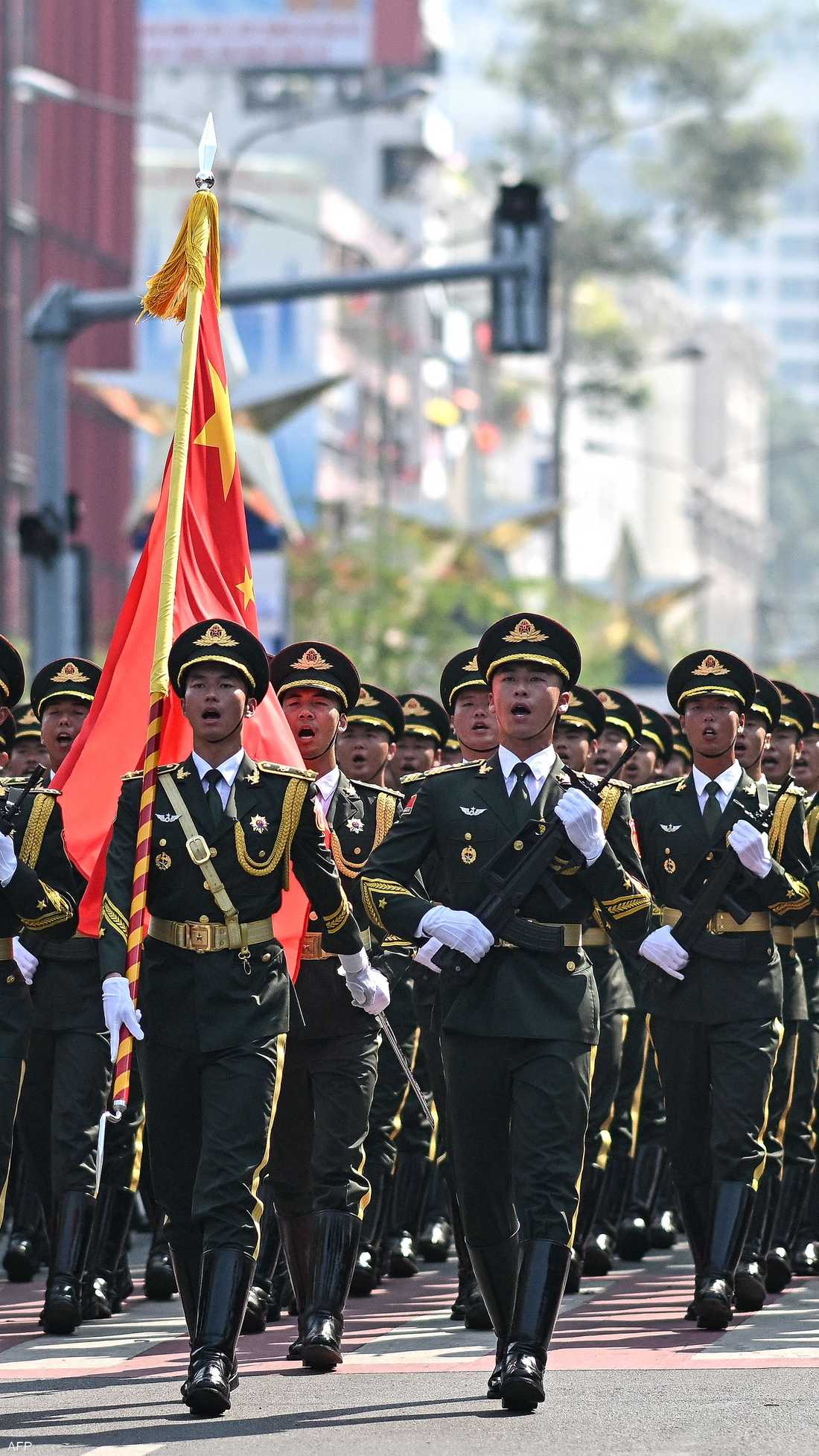 استعراض عسكري ضخم تشهد مدينة هو شي منه (سايغون) سابقا