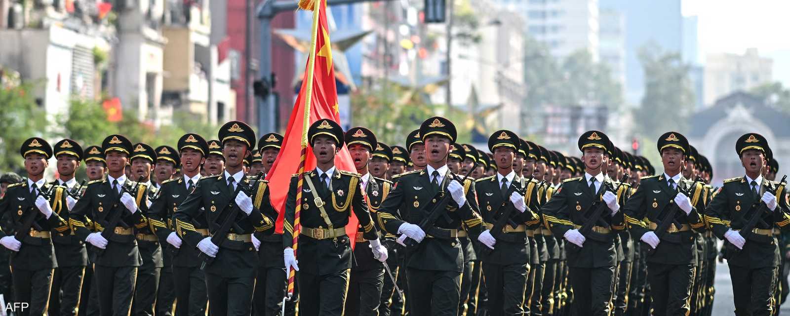 استعراض عسكري ضخم تشهد مدينة هو شي منه (سايغون) سابقا
