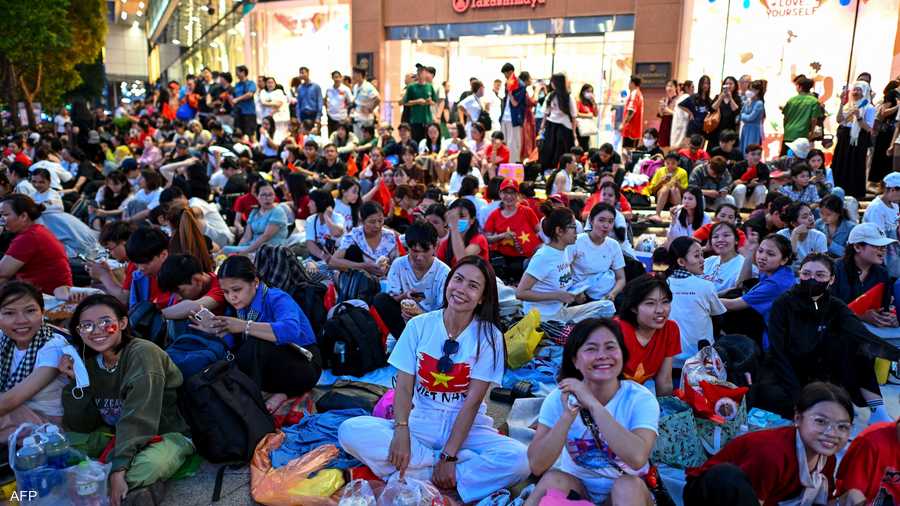 احتشدوا في شوارع هو شي منه لحضور العرض العسكري الضخم