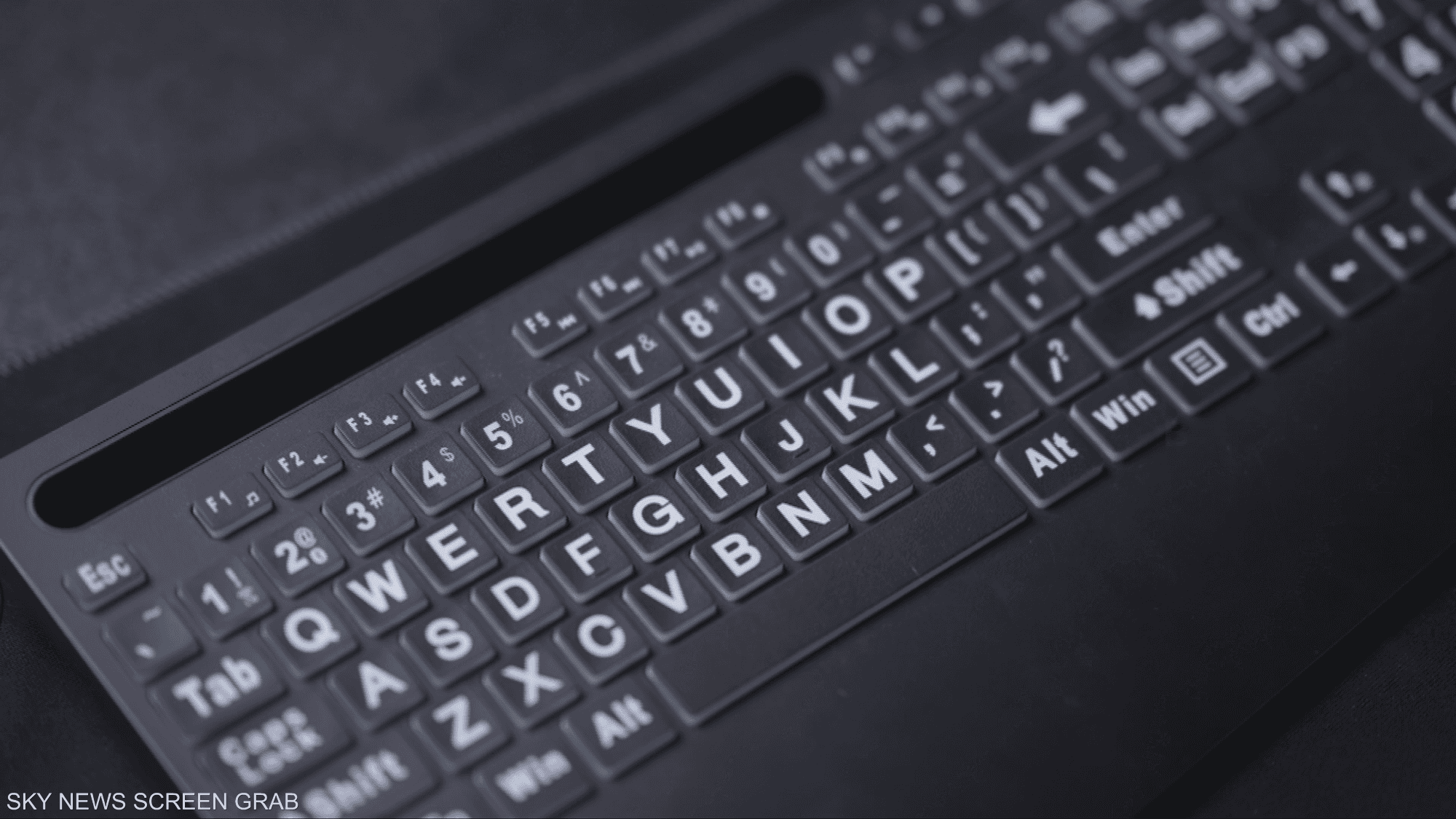 لماذا تُرتَّب حروف لوحة المفاتيح على هذا النحو غير المألوف؟